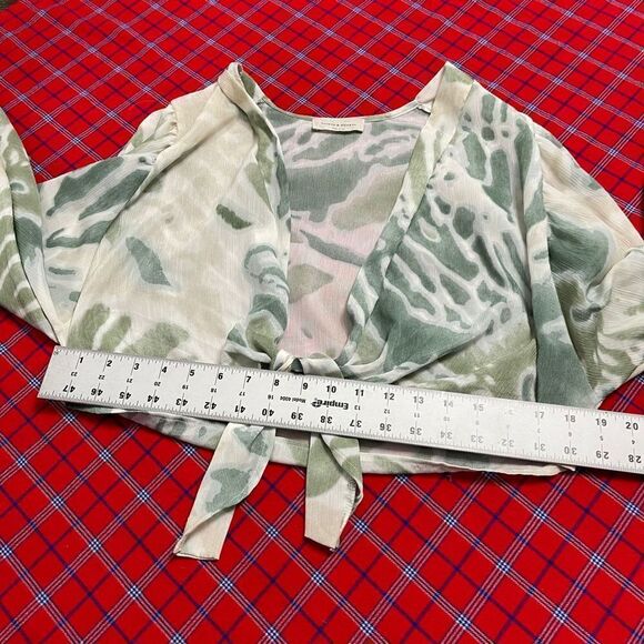 Saints & Hearts Green White Tie Front Top Shrug Size Medium - Picture 7 of 8